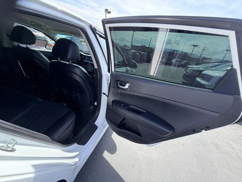 Used 2018 Kia Optima S image 25
