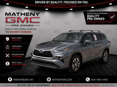 Used 2022 Toyota Highlander XLE AWD/4WD image 2
