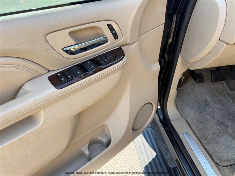 Used 2010 Cadillac Escalade Premium AWD/4WD image 26
