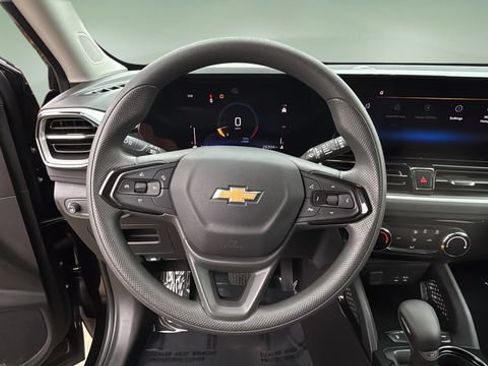 Used 2025 Chevrolet TrailBlazer LT AWD/4WD image 12