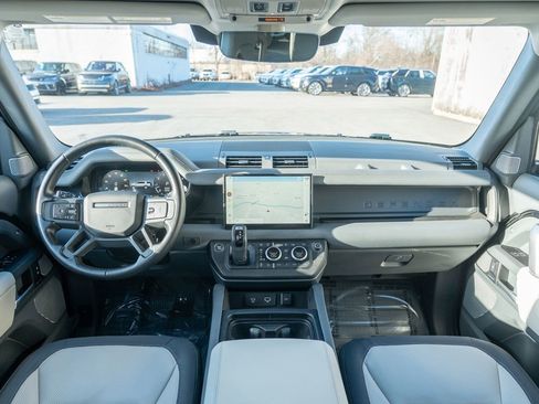 Used 2024 Land Rover Defender 130 X-Dynamic SE image 18