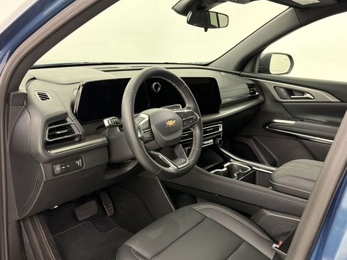 Used 2026 Chevrolet Traverse LT FWD image 4