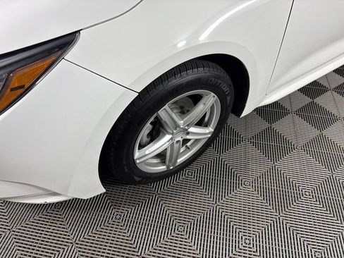Used 2021 Toyota Corolla LE FWD image 9