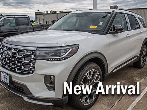 Used 2025 Ford Explorer Platinum w/ Ultimate Package AWD/4WD image 1