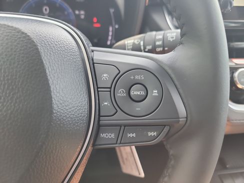 Used 2026 Toyota Corolla Cross LE FWD image 29
