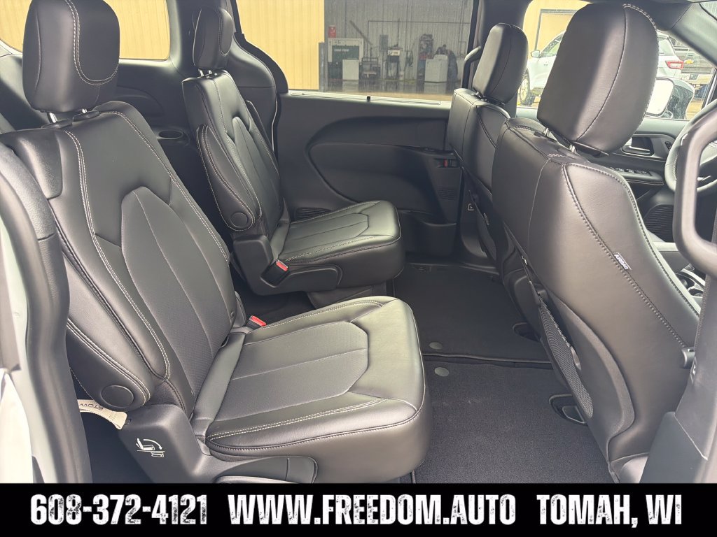 New 2027 Chrysler Pacifica Select AWD/4WD image 31