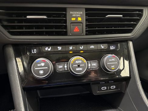 Used 2021 Volkswagen Jetta SE w/ SE Cold Weather Package FWD image 20