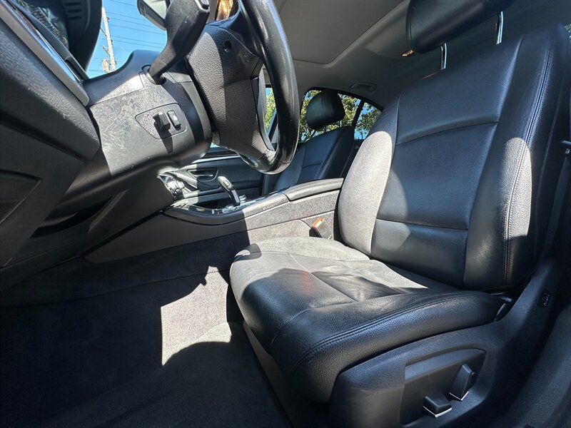 Used 2015 BMW 528i xDrive Sedan AWD/4WD image 11