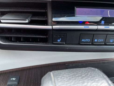 Used 2021 Toyota Sienna XLE image 27