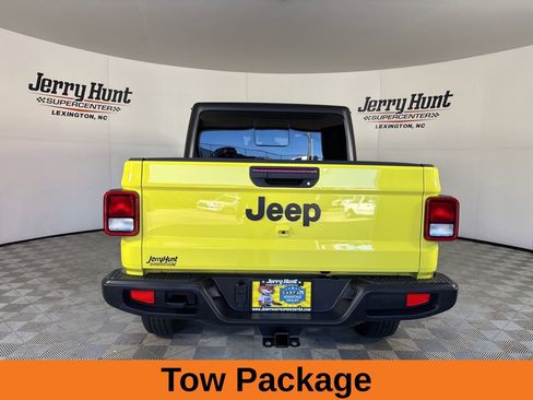 Used 2024 Jeep Gladiator Sport image 6