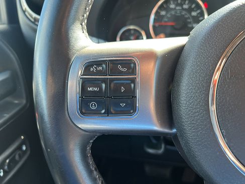 Used 2018 Jeep Wrangler Unlimited Sahara image 14