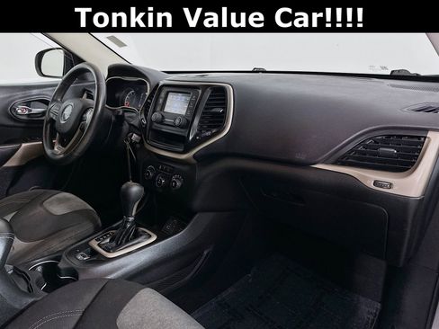 Used 2018 Jeep Cherokee Latitude image 28