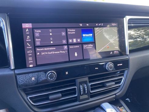 Used 2025 Porsche Macan AWD/4WD image 23