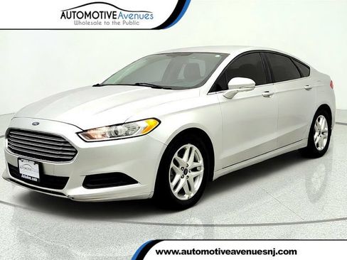 Used 2016 Ford Fusion SE FWD image 1