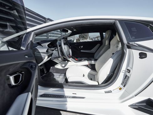 Used 2022 Lamborghini Huracan EVO image 31