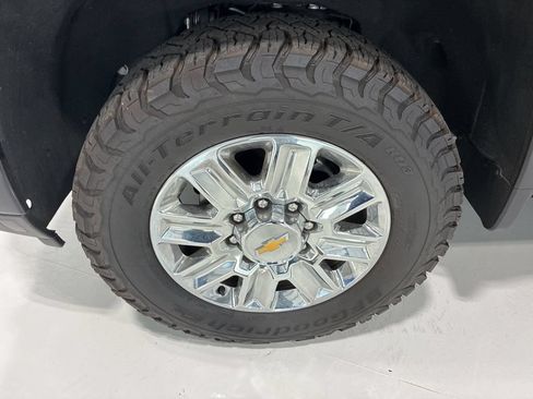 Used 2025 Chevrolet Silverado 2500 High Country w/ High Country Premium Package AWD/4WD image 14
