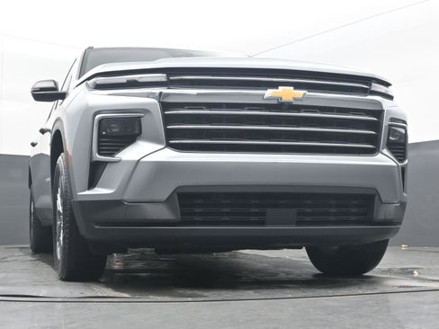 Used 2025 Chevrolet Traverse LT image 12
