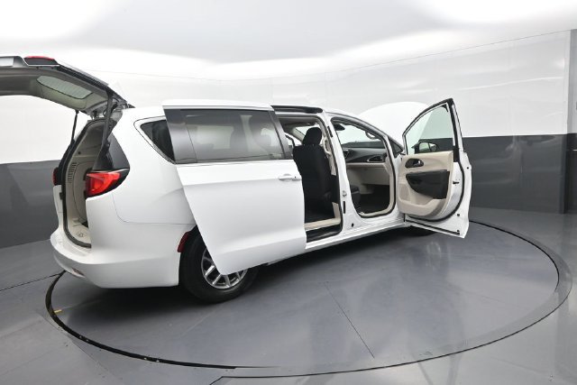 Used 2023 Chrysler Voyager LX FWD image 34