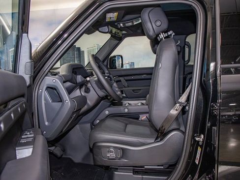 Used 2025 Land Rover Defender 130 X-Dynamic SE image 20
