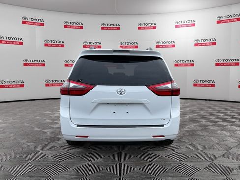 Certified 2020 Toyota Sienna LE image 4
