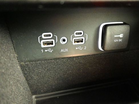 Used 2023 Jeep Grand Cherokee Limited w/ Black Appearance Package AWD/4WD image 21