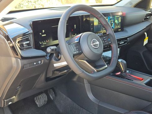New 2026 Nissan Kicks SR FWD image 10