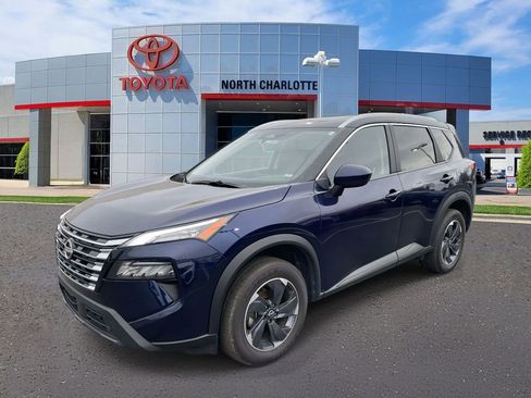 Used 2025 Nissan Rogue SV w/ SV Premium Package image 7