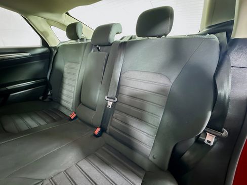 Used 2020 Ford Fusion SE image 22