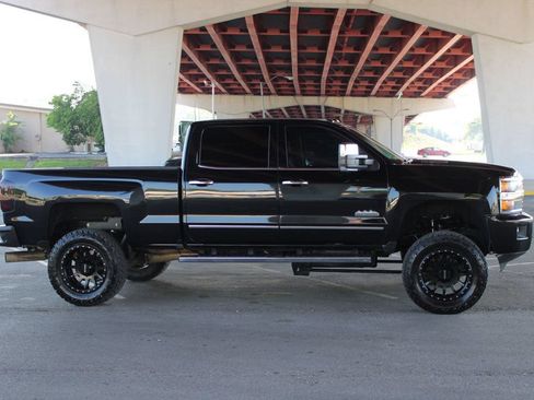 Used 2016 Chevrolet Silverado 2500 High Country w/ Duramax Plus Package AWD/4WD image 5