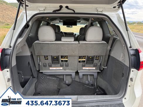 Used 2015 Toyota Sienna XLE Premium FWD image 32