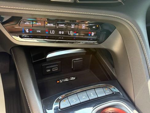 Used 2022 Buick Envision Avenir w/ Premium Seat Package AWD/4WD image 17