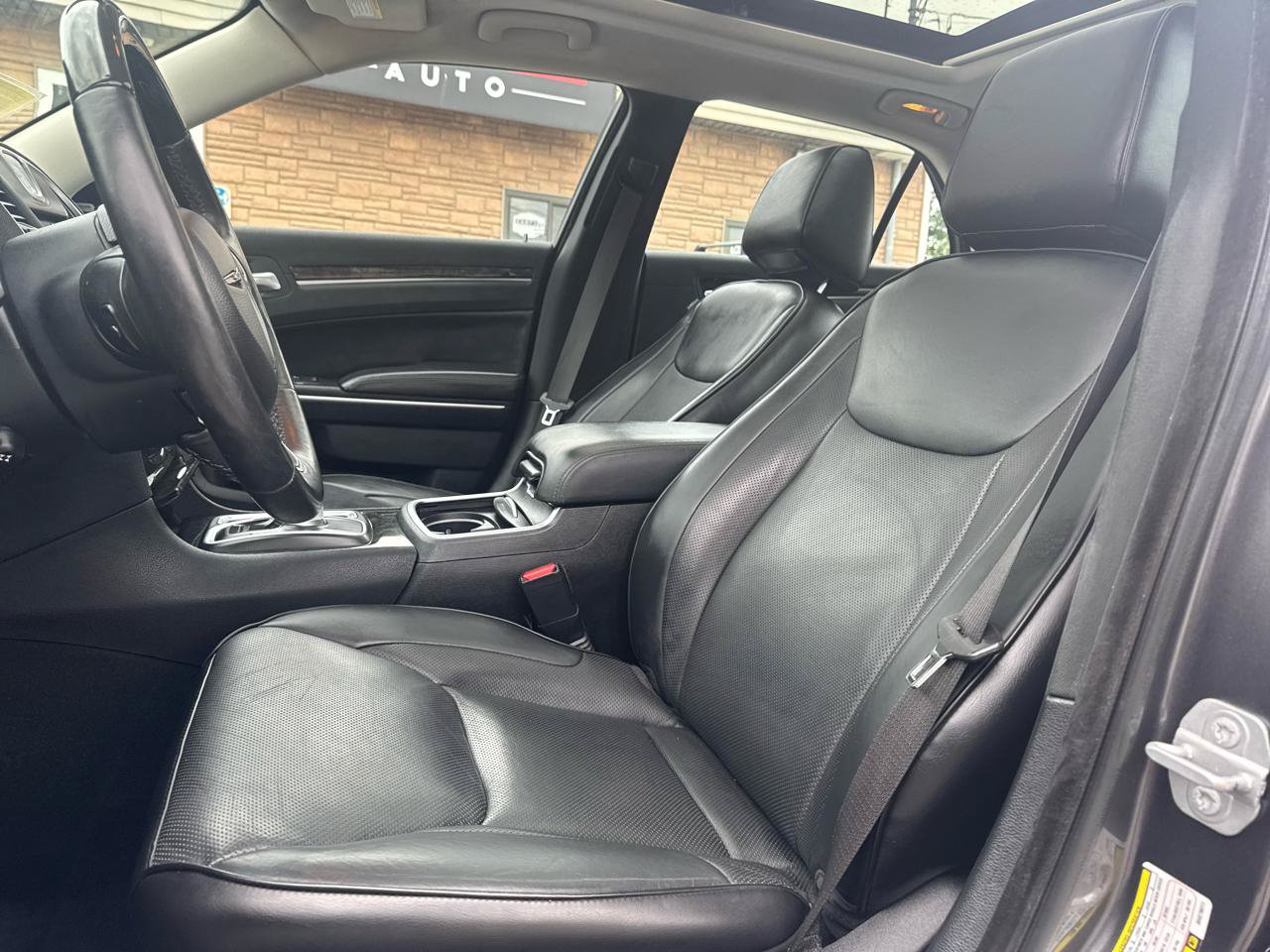 Used 2019 Chrysler 300 Limited AWD/4WD image 20