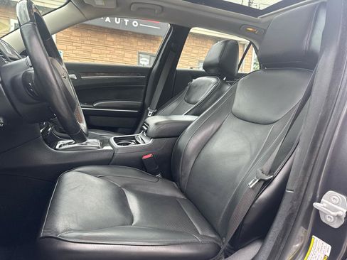 Used 2019 Chrysler 300 Limited AWD/4WD image 20