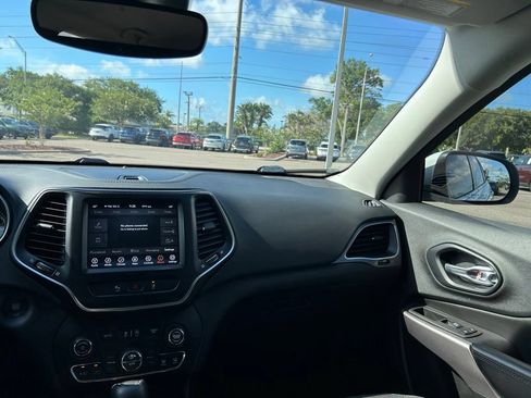 Used 2021 Jeep Cherokee Latitude Lux w/ Comfort/Convenience Group FWD image 11