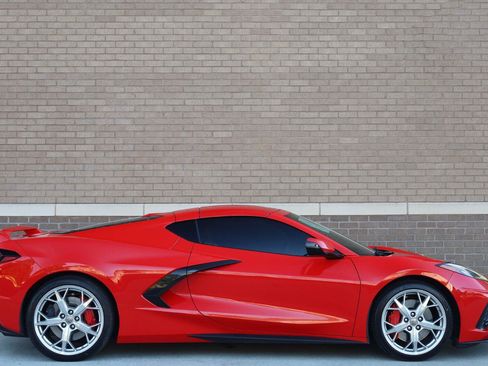Used 2021 Chevrolet Corvette Stingray Premium Cpe w/ Z51 Performance Package RWD image 3