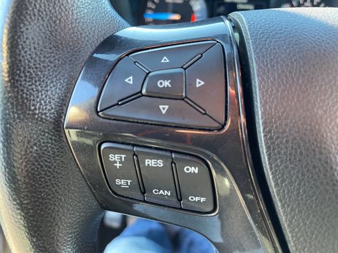 Used 2017 Ford Explorer XLT image 19