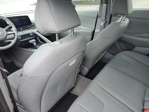 Certified 2025 Hyundai Elantra SEL FWD image 13