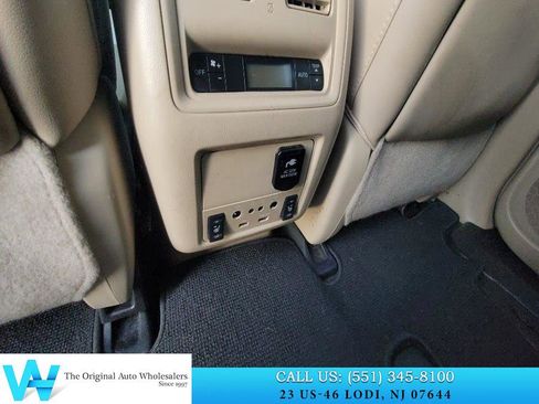 Used 2017 Nissan Pathfinder Platinum w/ Family Entertainment Package image 17