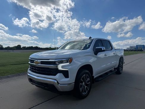 Used 2023 Chevrolet Silverado 1500 LT AWD/4WD image 9