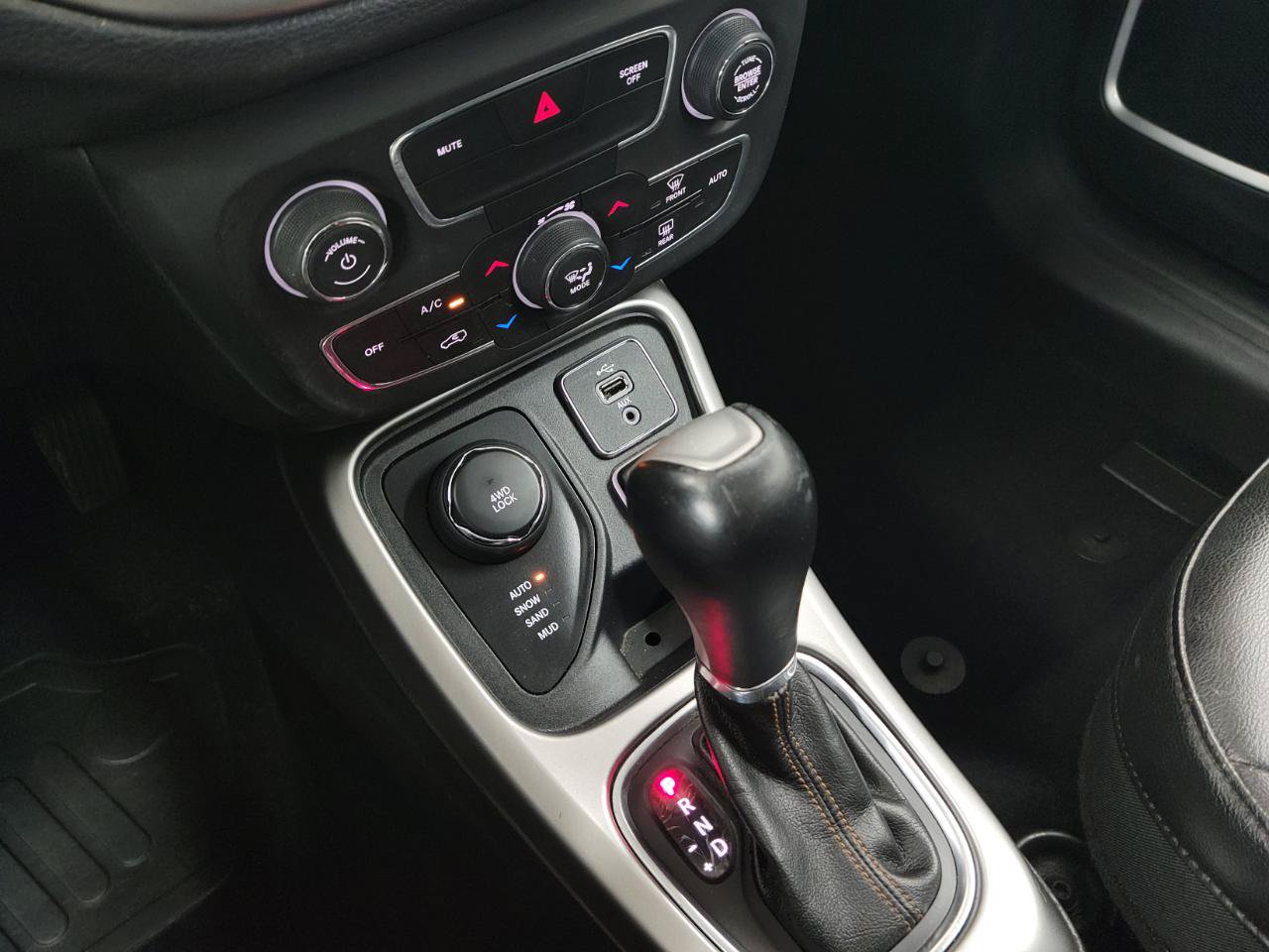 Used 2018 Jeep Compass Latitude w/ Popular Equipment Group AWD/4WD image 13