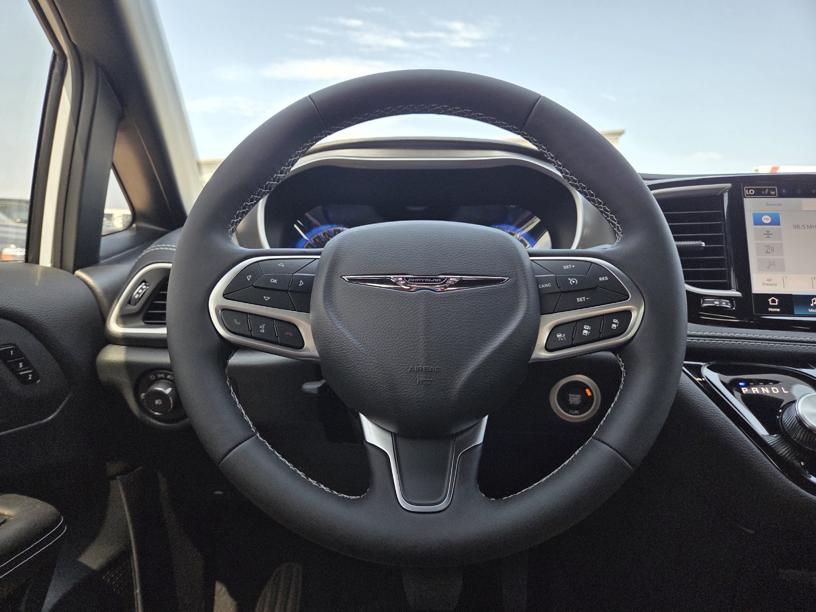 New 2026 Chrysler Pacifica Select FWD image 40