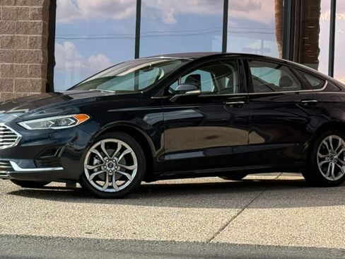 Used 2020 Ford Fusion SEL FWD image 3
