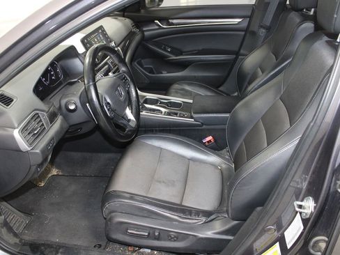 Used 2018 Honda Accord Sport image 16