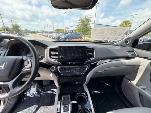 Used 2019 Honda Pilot Touring image 36