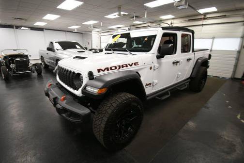 Used 2024 Jeep Gladiator Mojave w/ Technology Group AWD/4WD image 4