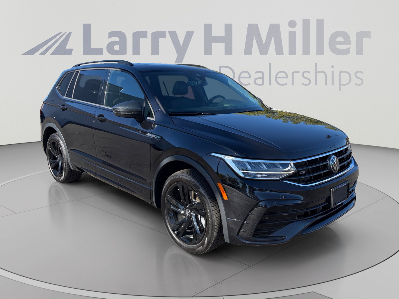 Used 2024 Volkswagen Tiguan SE R-Line AWD/4WD image 7