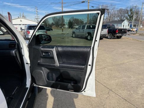 Used 2017 Toyota 4Runner SR5 Premium image 15