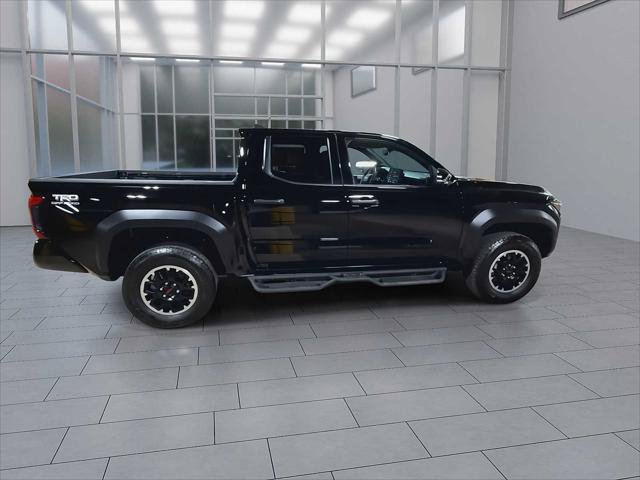 Certified 2025 Toyota Tacoma TRD Off-Road w/ TRD Off Road Upgrade Package AWD/4WD image 9