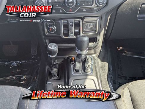 Used 2025 Jeep Wrangler Unlimited Sahara AWD/4WD image 19