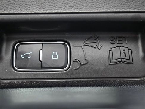 Used 2023 Ford Explorer XLT image 25